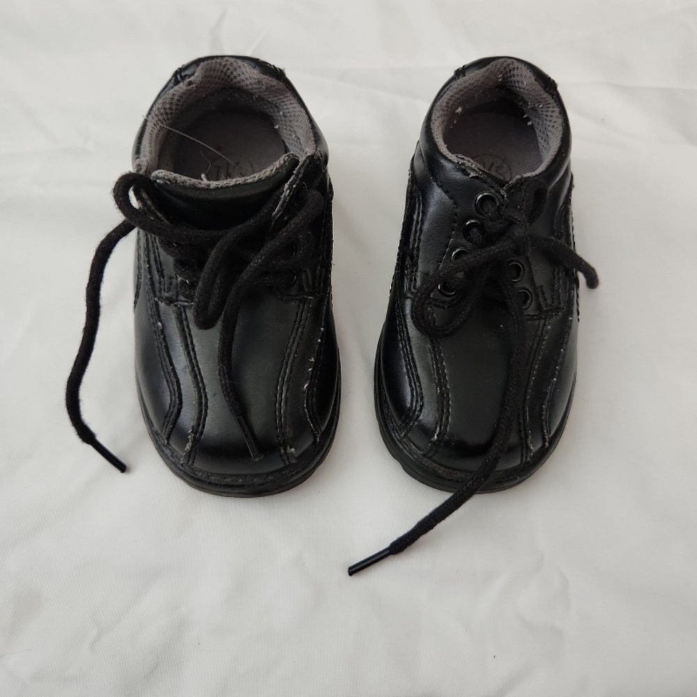TKS boys size 6 black dress shoes #124